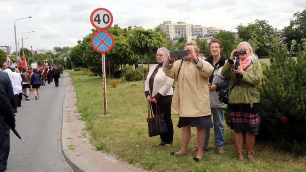  Odsłonięcie pomnika smoleńskiego w Świdniku. (zdjęcie 36) - Autor: Dorota Awiorko
