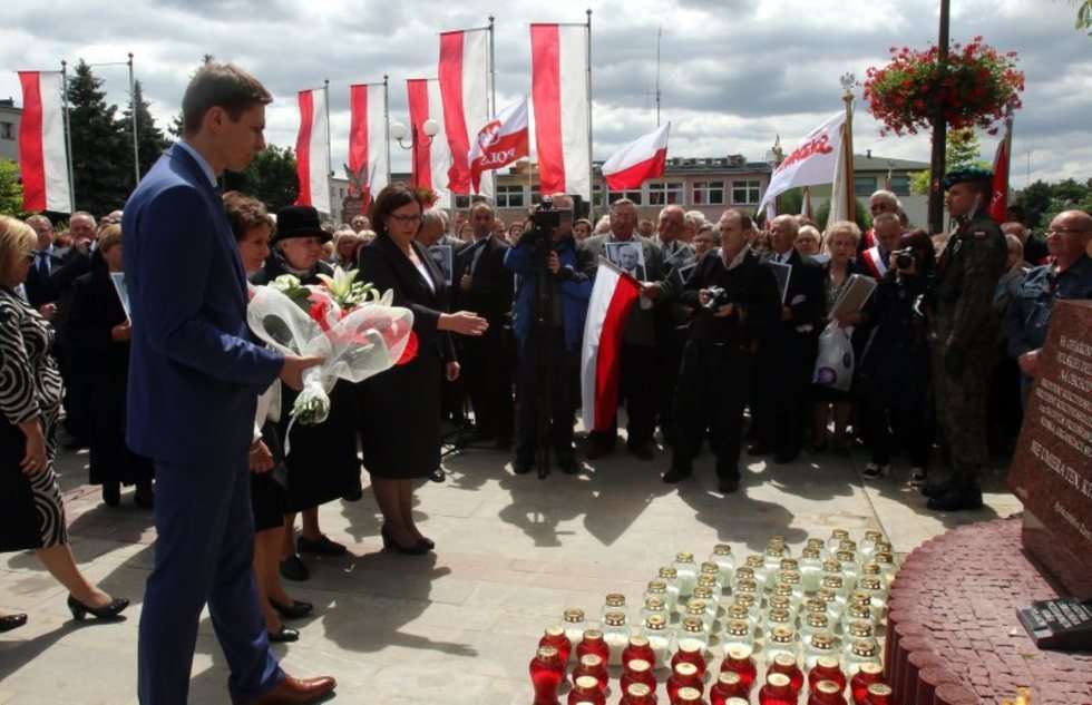  Odsłonięcie pomnika smoleńskiego w Świdniku. (zdjęcie 40) - Autor: Dorota Awiorko