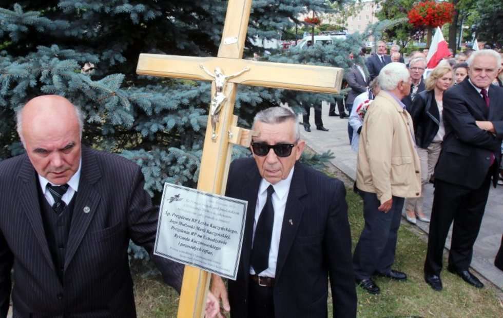  Odsłonięcie pomnika smoleńskiego w Świdniku. (zdjęcie 33) - Autor: Dorota Awiorko
