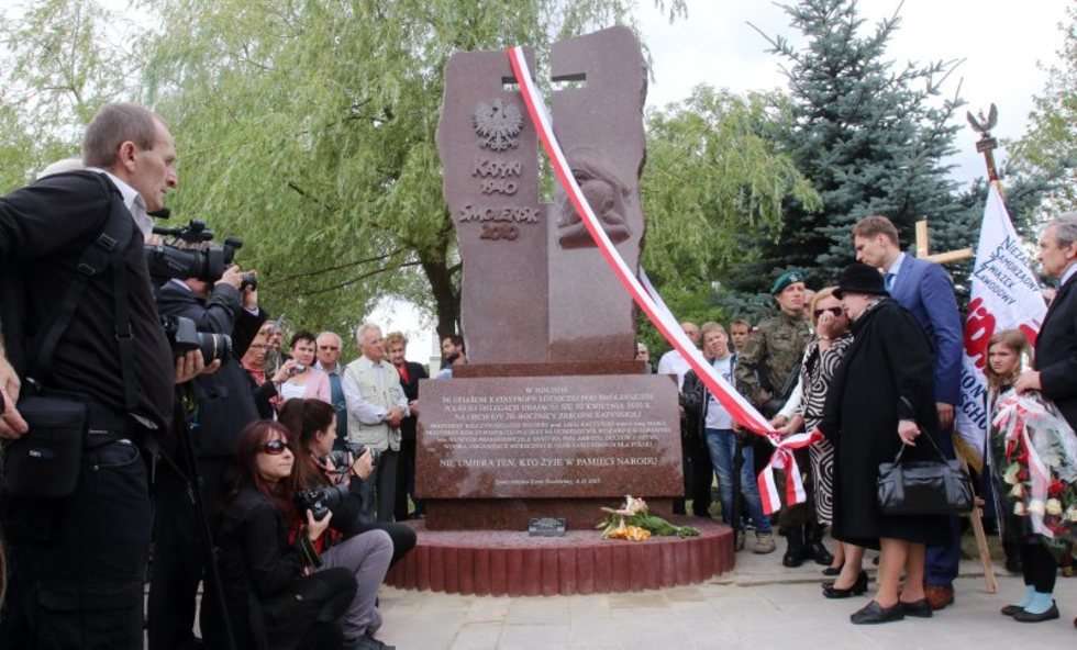  Odsłonięcie pomnika smoleńskiego w Świdniku. (zdjęcie 16) - Autor: Dorota Awiorko