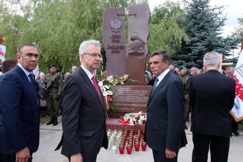  Odsłonięcie pomnika smoleńskiego w Świdniku. (zdjęcie 13) - Autor: Dorota Awiorko