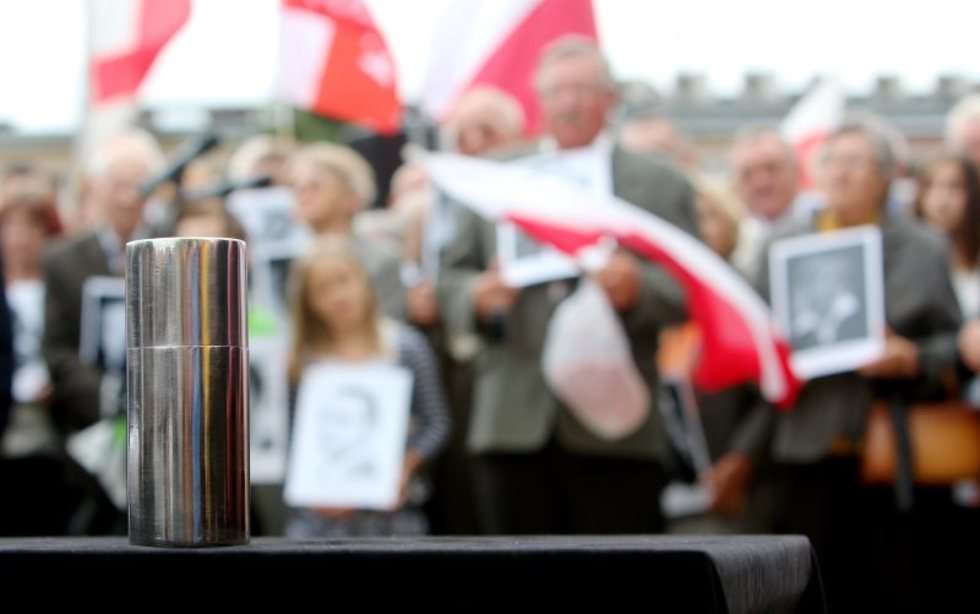  Odsłonięcie pomnika smoleńskiego w Świdniku. (zdjęcie 37) - Autor: Dorota Awiorko