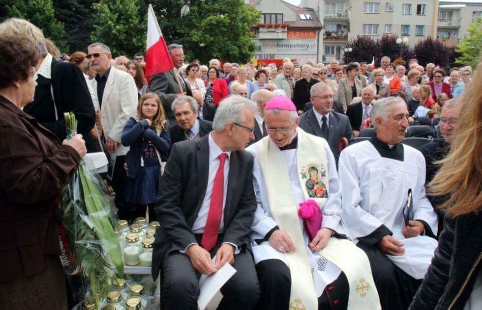  Odsłonięcie pomnika smoleńskiego w Świdniku. (zdjęcie 25) - Autor: Dorota Awiorko