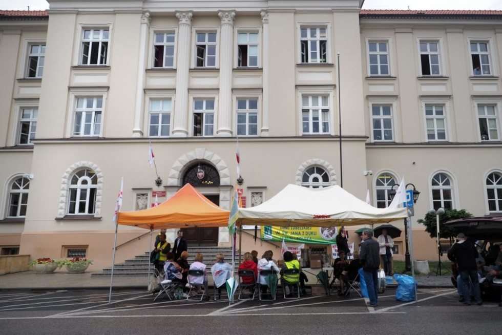  Związkowcy z COZL nadal protestują przed Urzędem Marszałkowskim (zdjęcie 8) - Autor: Wojciech Nieśpiałowski