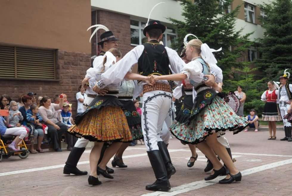  Uczestnicy spotkań folklorystycznych zatańczyli dla pacjentów DSK (zdjęcie 13) - Autor: Wojciech Nieśpiałowski
