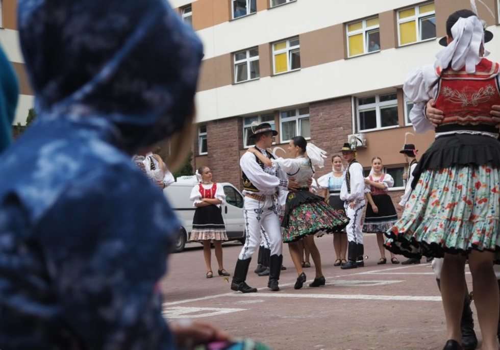  Uczestnicy spotkań folklorystycznych zatańczyli dla pacjentów DSK (zdjęcie 17) - Autor: Wojciech Nieśpiałowski