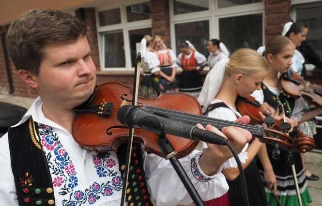 Uczestnicy spotkań folklorystycznych zatańczyli dla pacjentów DSK - Autor: Wojciech Nieśpiałowski