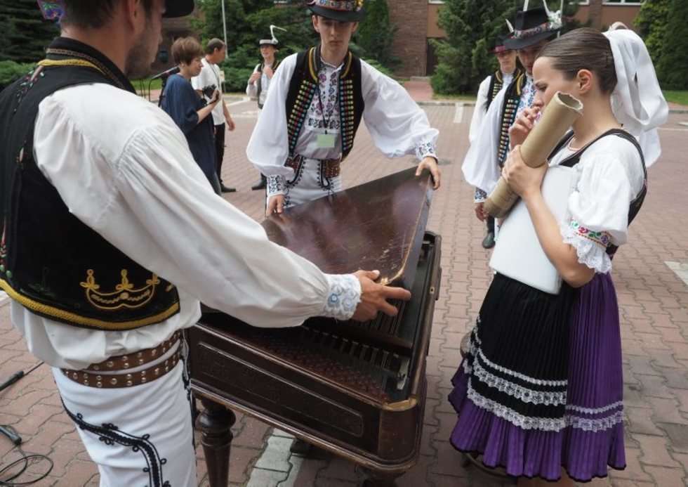  Uczestnicy spotkań folklorystycznych zatańczyli dla pacjentów DSK (zdjęcie 8) - Autor: Wojciech Nieśpiałowski