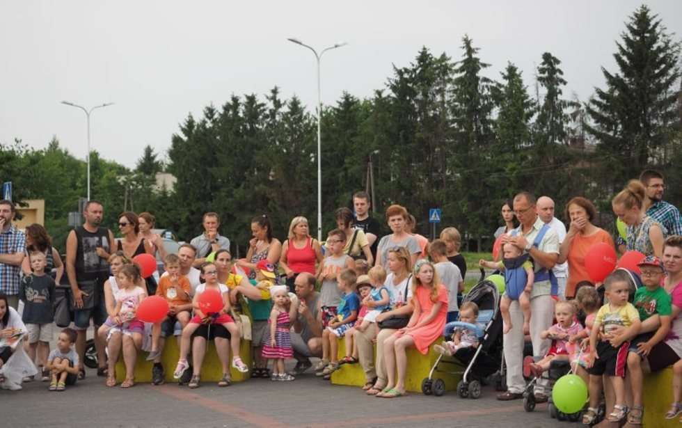  Carnaval Sztuk-Mistrzów. Cyrk podwórkowy w dzielnicach Lublina  (zdjęcie 10) - Autor: Wojciech Nieśpiałowski