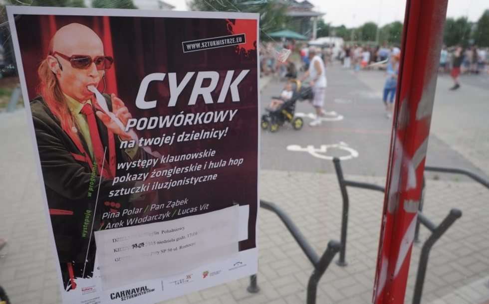  Carnaval Sztuk-Mistrzów. Cyrk podwórkowy w dzielnicach Lublina   - Autor: Wojciech Nieśpiałowski
