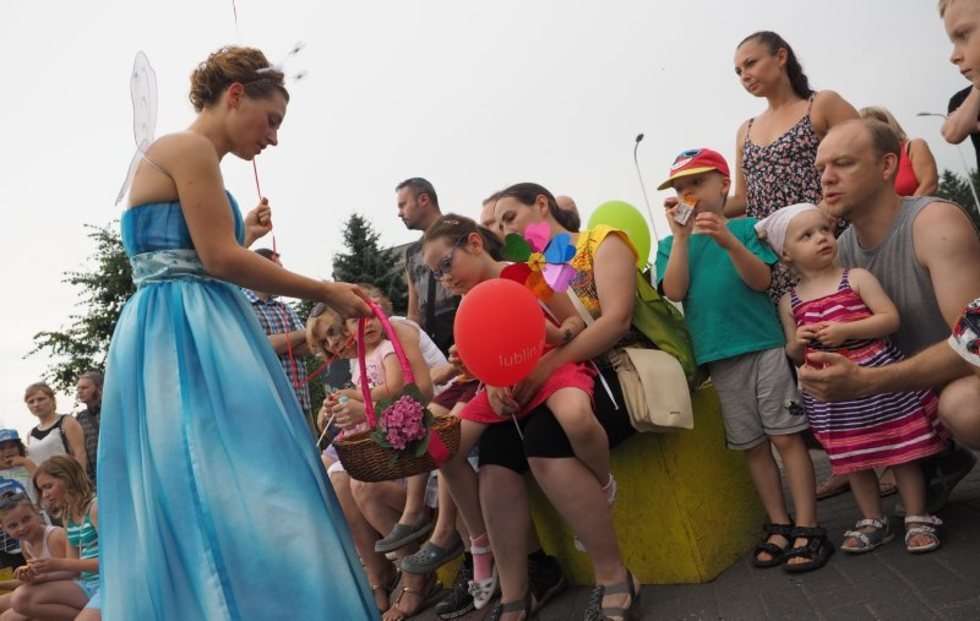  Carnaval Sztuk-Mistrzów. Cyrk podwórkowy w dzielnicach Lublina  (zdjęcie 8) - Autor: Wojciech Nieśpiałowski