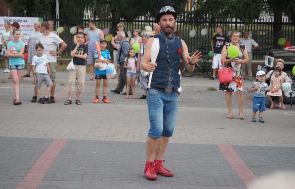  Carnaval Sztuk-Mistrzów. Cyrk podwórkowy w dzielnicach Lublina  (zdjęcie 12) - Autor: Wojciech Nieśpiałowski