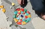Wakacyjne warsztaty układania mozaiki dla dzieci (zdjęcie 4)