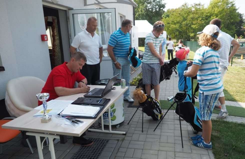  Turniej otwarcia pola golfowego nad Zalewem Zemborzyckim (zdjęcie 16) - Autor: Wojciech Nieśpiałowski