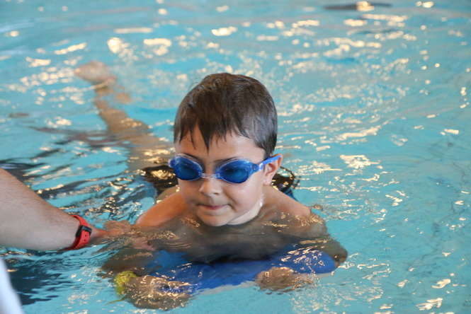 Wakacyjna nauka pływania dla dzieci - Autor: Maciej Kaczanowski