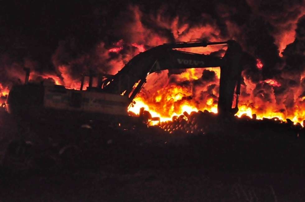  Wieki pożar składowiska opon w Rykach (zdjęcie 2) - Autor: JKW
