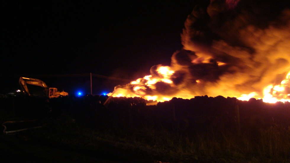  Wieki pożar składowiska opon w Rykach (zdjęcie 9) - Autor: KP PSP Ryki