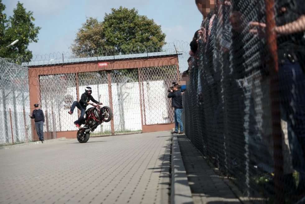  Pokaz motocyklowy w areszcie śledczym w Lublinie (zdjęcie 13) - Autor: Wojciech Nieśpiałowski