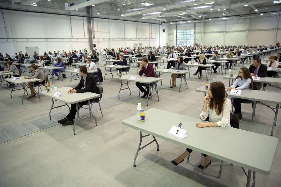  Egzamin na aplikacje radcowską: 237 osób rozwiązywało test (zdjęcie 12) - Autor: Maciej Kaczanowski
