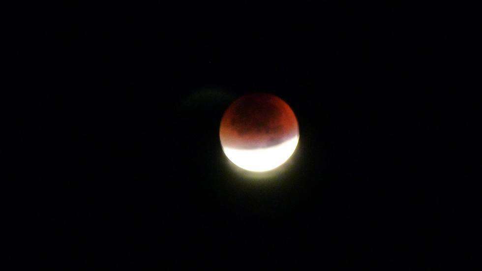 Zaćmienie Księżyca. Zdjęcia Czytelników (zdjęcie 14) - Autor: Adrian Szkutnik