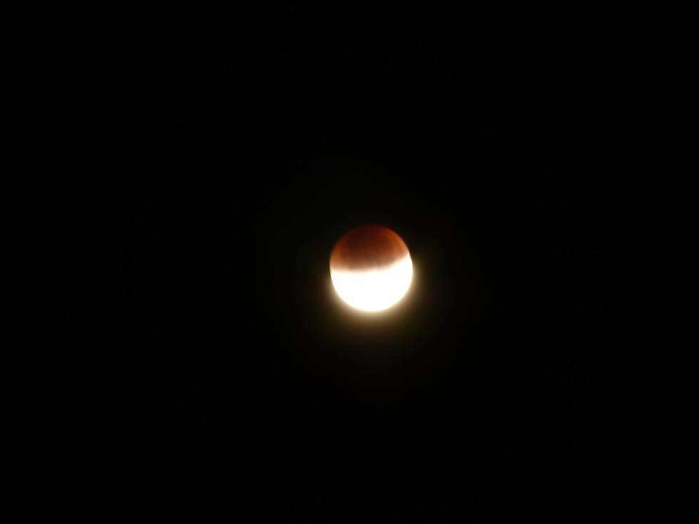  Zaćmienie Księżyca. Zdjęcia Czytelników (zdjęcie 24) - Autor: Adrian Szkutnik