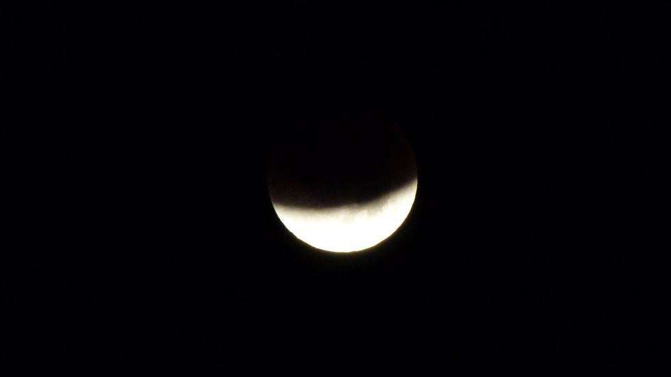  Zaćmienie Księżyca. Zdjęcia Czytelników (zdjęcie 18) - Autor: Adrian Szkutnik