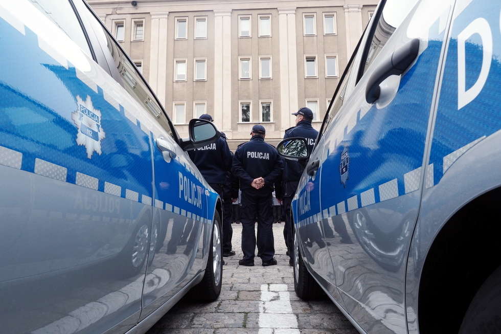  Nowe radiowozy i nowi policjanci (zdjęcie 9) - Autor: Dorota Awiorko