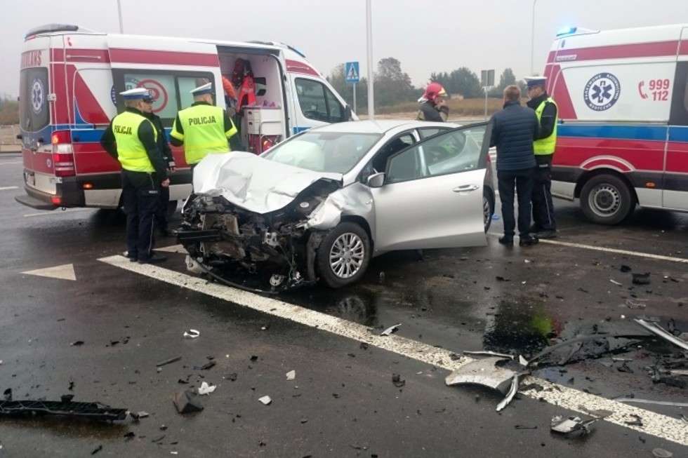  Wypadek na skrzyżowaniu ul. Poligonowej i Zelwerowicza (zdjęcie 3) - Autor: KM PSP Lublin