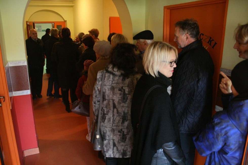  Głosowanie w komisji nr 96 przy ul. Zbożowej w Lublinie (zdjęcie 3) - Autor: Paweł Buczkowski
