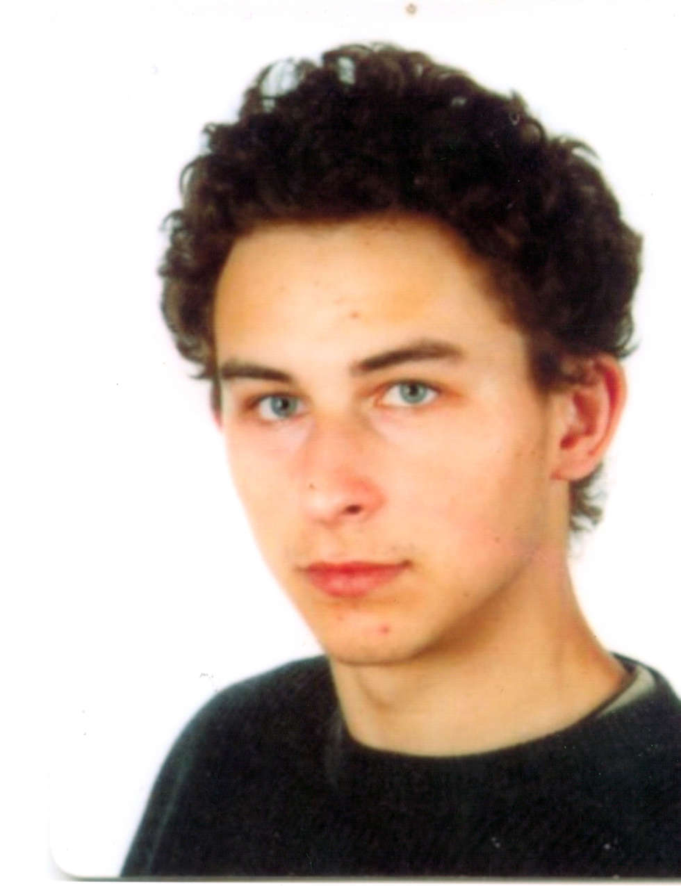  <p>Łukasz Łukasiak. Zaginął 1 października 2003 r w Kłoczewie (woj. lubelskie). Ma 31 lat, niebieskie oczy i 178 cm wzrostu. W dniu zaginięcia nosił na sobie szary wełniany sweter i ciemne, grafitowe spodnie.</p>