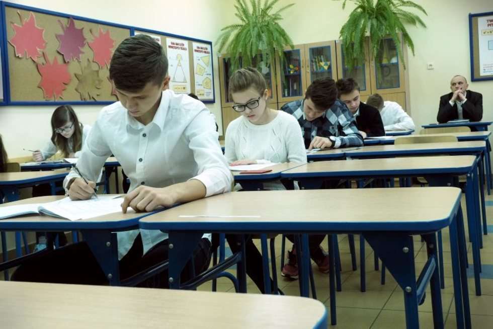 Próbny egzamin klas trzecich w gimnazjum nr 16 w Lublinie (zdjęcie 7) - Autor: Wojciech Nieśpiałowski