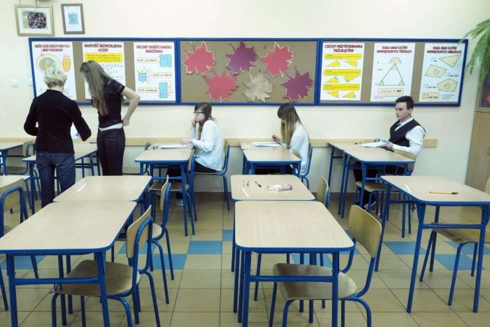  Próbny egzamin klas trzecich w gimnazjum nr 16 w Lublinie (zdjęcie 14) - Autor: Wojciech Nieśpiałowski