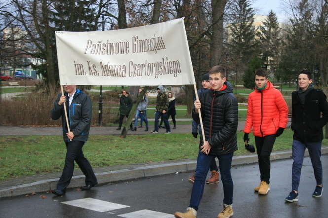 Marsz uczniów I LO w Puławach