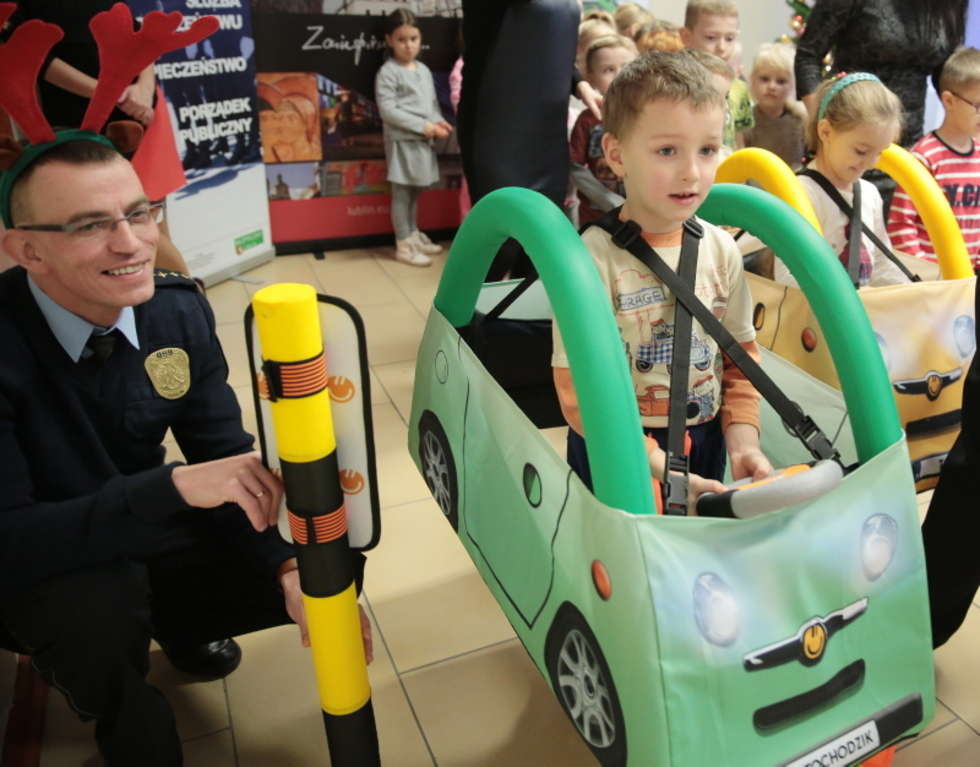  Autochodzik dla przedszkolaków u strażników miejskich (zdjęcie 11) - Autor: Maciej Kaczanowski 