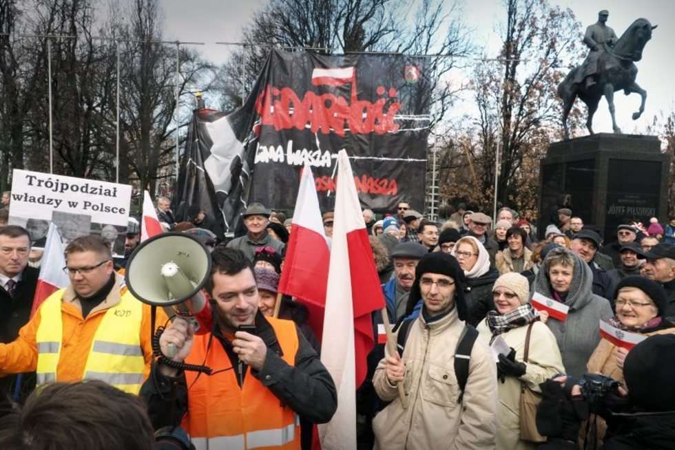  Manifestacja KOD na placu Litewskim w Lublinie (zdjęcie 6) - Autor: Wojciech Nieśpiałowski