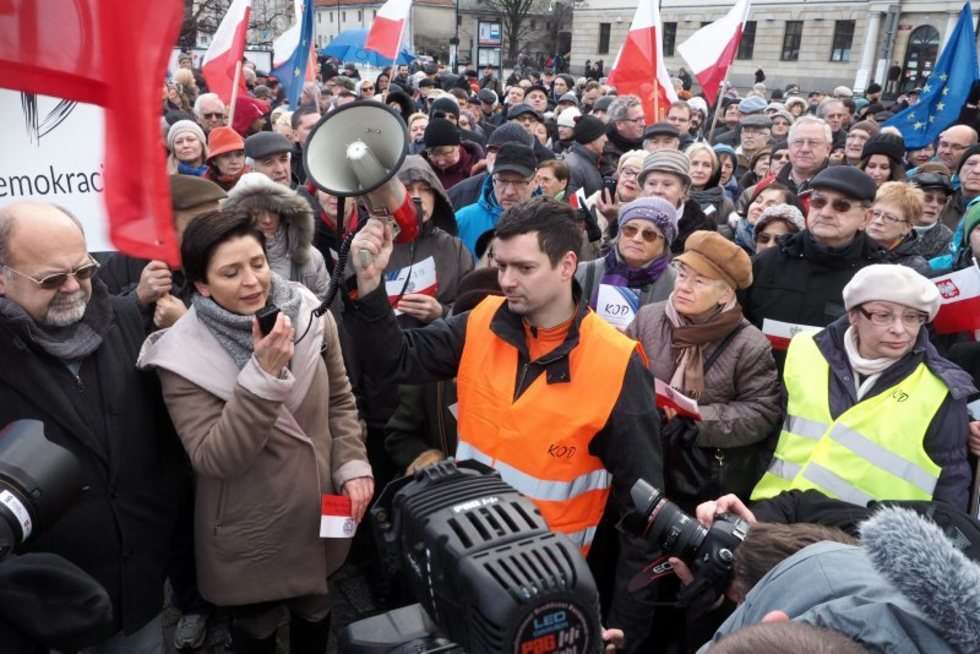  Manifestacja KOD na placu Litewskim w Lublinie (zdjęcie 9) - Autor: Wojciech Nieśpiałowski