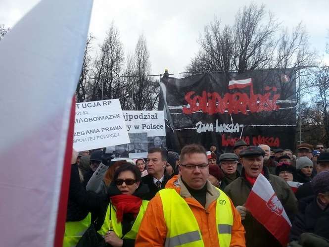 Manifestacja KOD na placu Litewskim w Lublinie