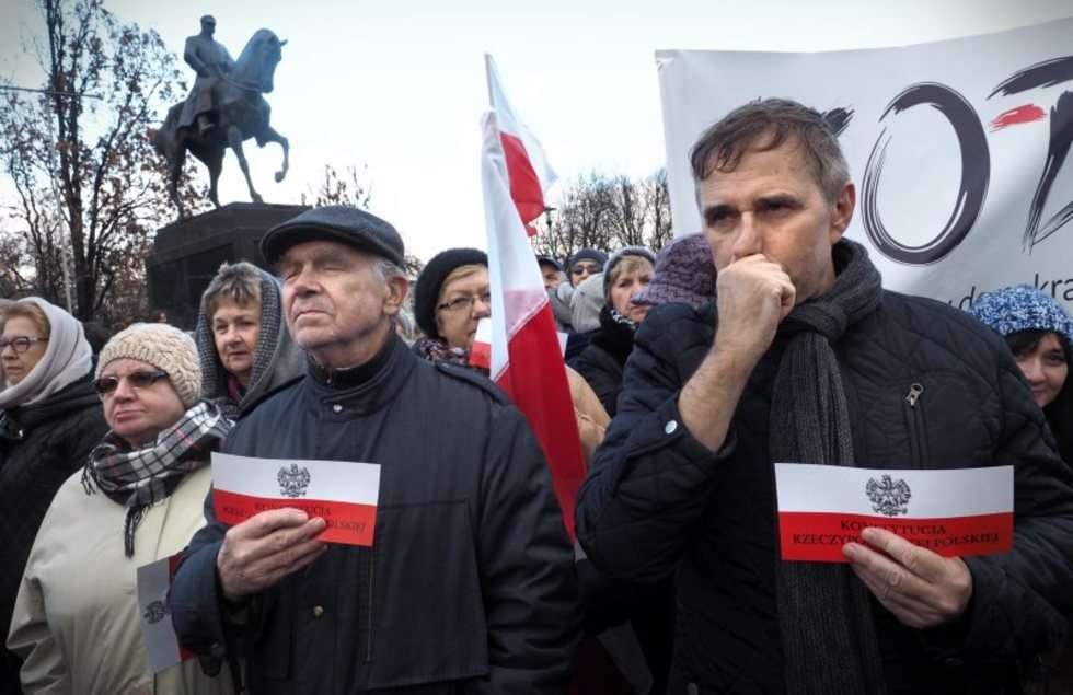  Manifestacja KOD na placu Litewskim w Lublinie (zdjęcie 4) - Autor: Wojciech Nieśpiałowski
