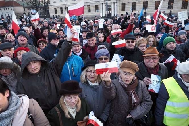 Manifestacja KOD na placu Litewskim w Lublinie - Autor: Wojciech Nieśpiałowski