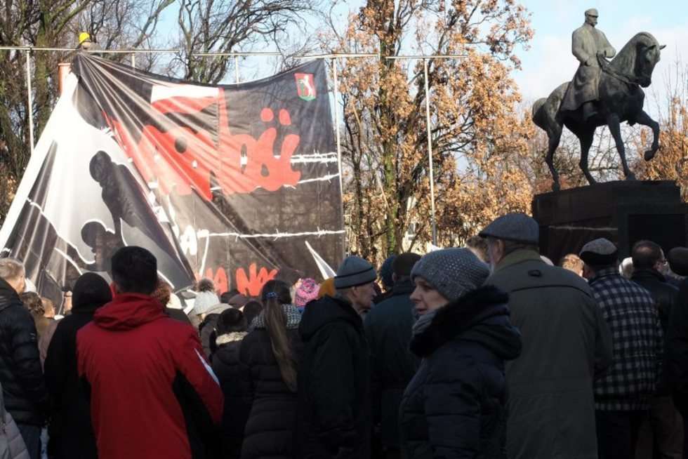 Manifestacja KOD na placu Litewskim w Lublinie (zdjęcie 3) - Autor: Wojciech Nieśpiałowski