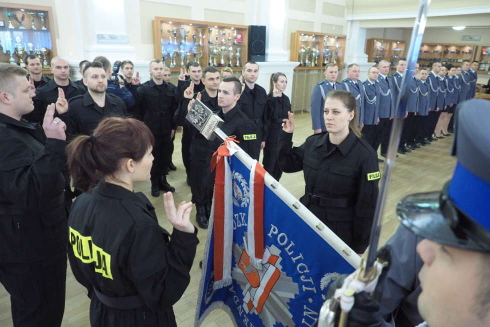  Przysięga policjantów garnizonu lubelskiego (zdjęcie 19) - Autor: Maciej Kaczanowski