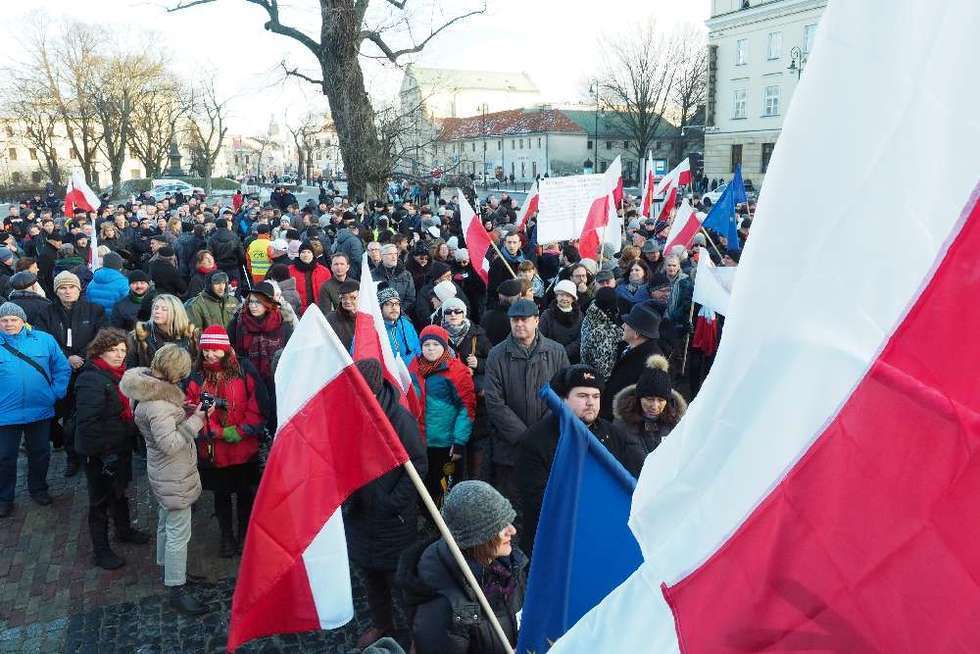  KOD manifestował na placu Litewskim  (zdjęcie 20) - Autor: Maciej Kaczanowski