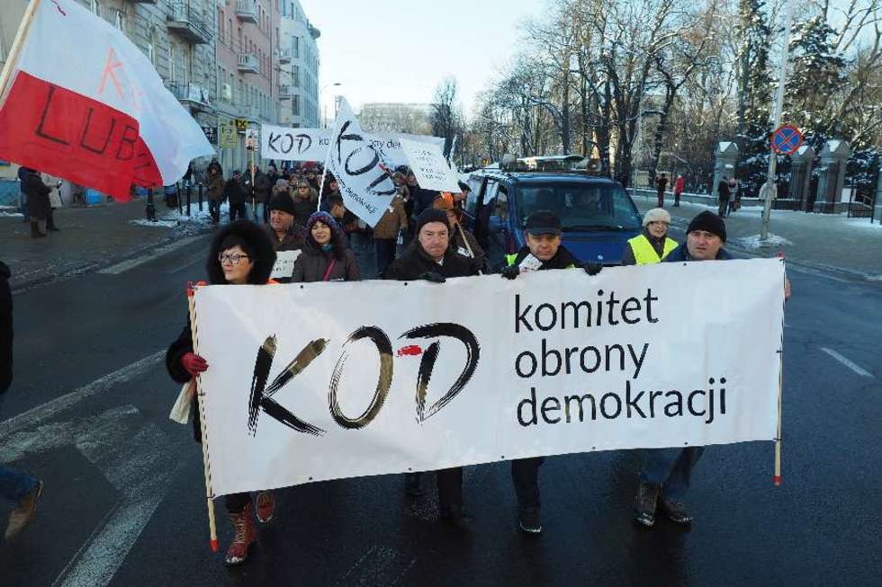  Marsz KOD w Lublinie (zdjęcie 33) - Autor: Maciej Kaczanowski