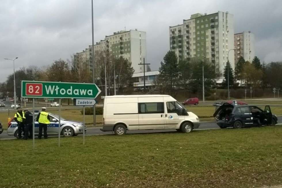  Wypadek na al. Andersa w Lublinie (zdjęcie 2) - Autor: alarm24@dziennikwschodni.pl