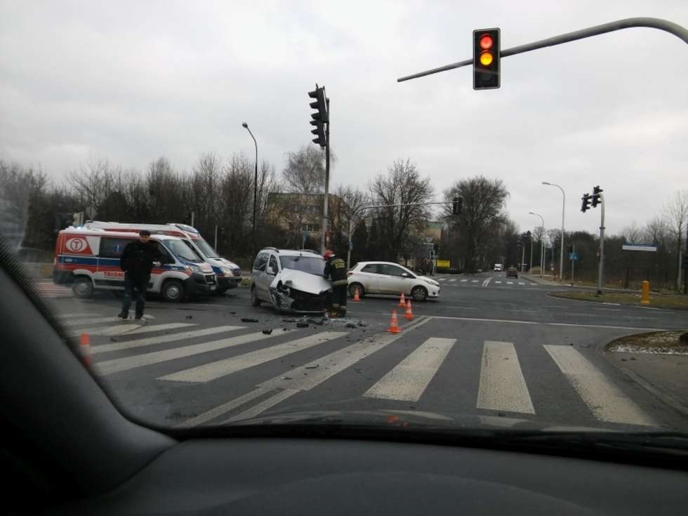  Wypadek autobusu MPK na al. Witosa w Lublinie (zdjęcie 3) - Autor: czytelnik