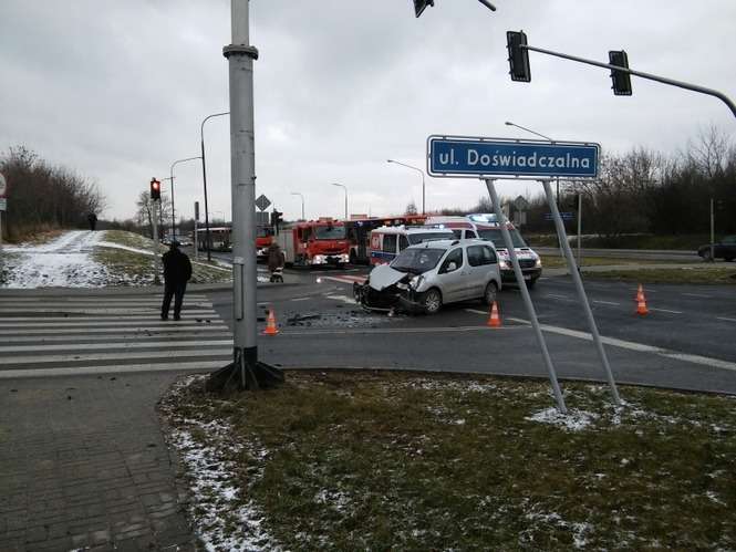 Wypadek autobusu MPK na al. Witosa w Lublinie - Autor: czytelnik