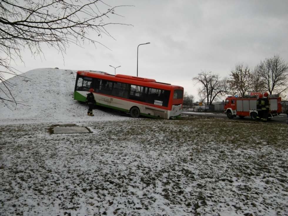  Wypadek autobusu MPK na al. Witosa w Lublinie (zdjęcie 2) - Autor: czytelnik