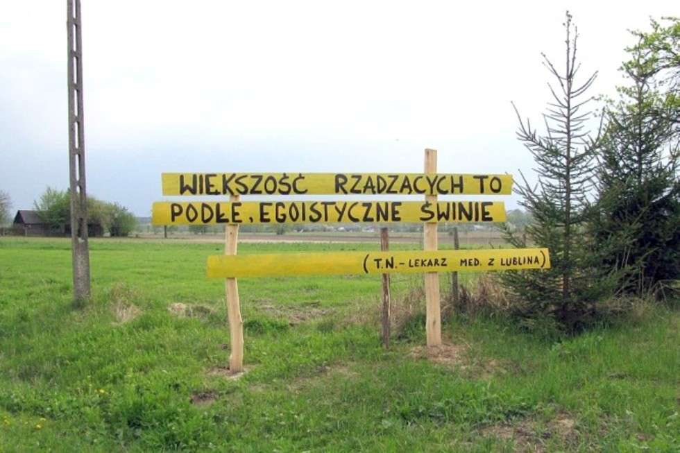  Hasła na posesji we wsi Małoziemce (zdjęcie 2) - Autor: Czytelnik