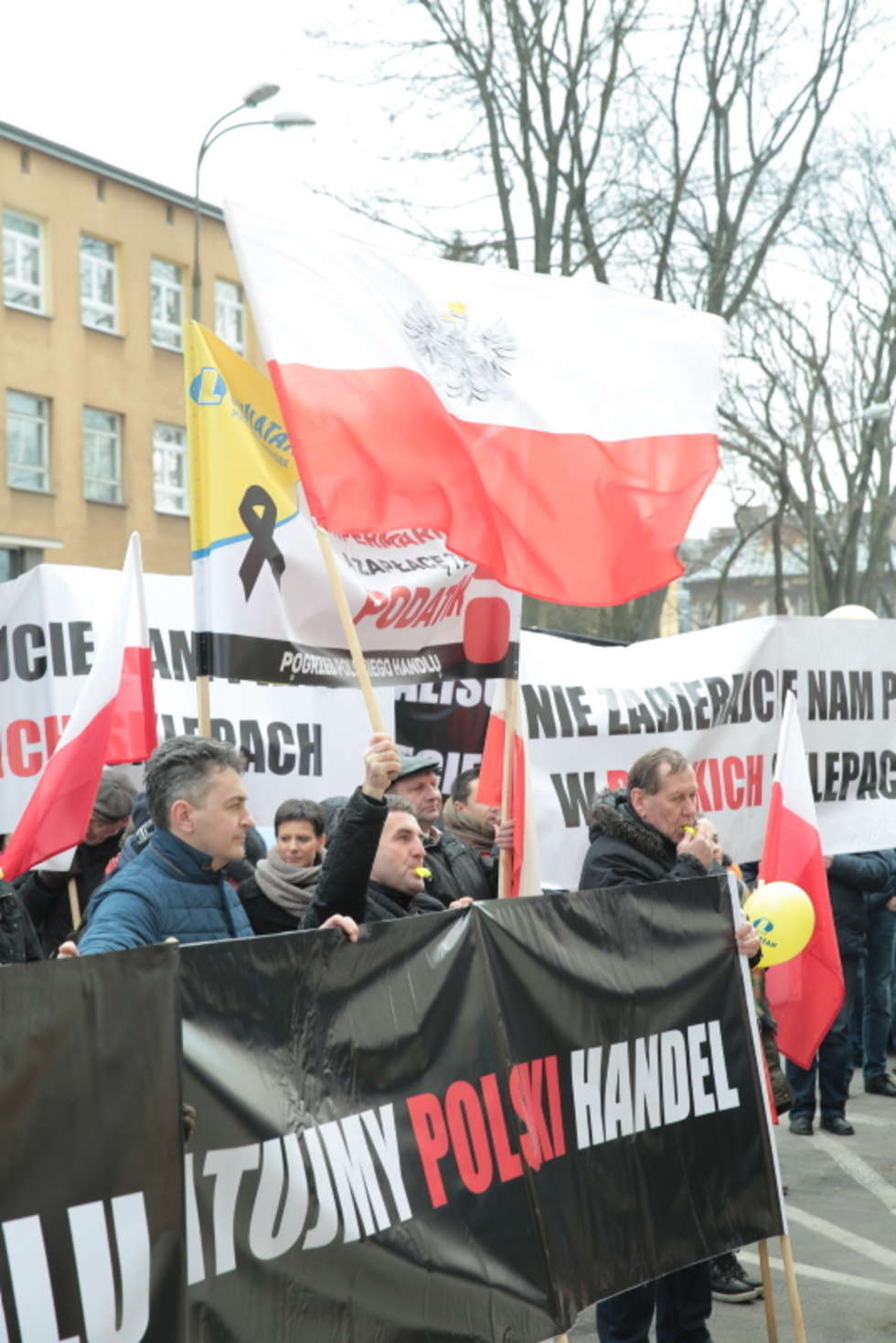  Manifestacja kupców pod Urzędem Wojewódzkim (zdjęcie 2) - Autor: Maciej Kaczanowski