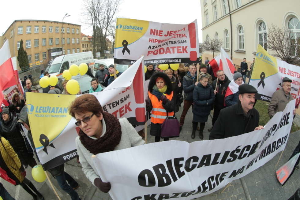  Manifestacja kupców pod Urzędem Wojewódzkim (zdjęcie 12) - Autor: Maciej Kaczanowski